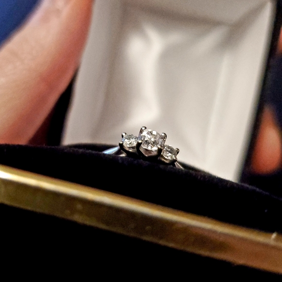 Canadian diamond engagement ring 14k - Picture 3 of 9